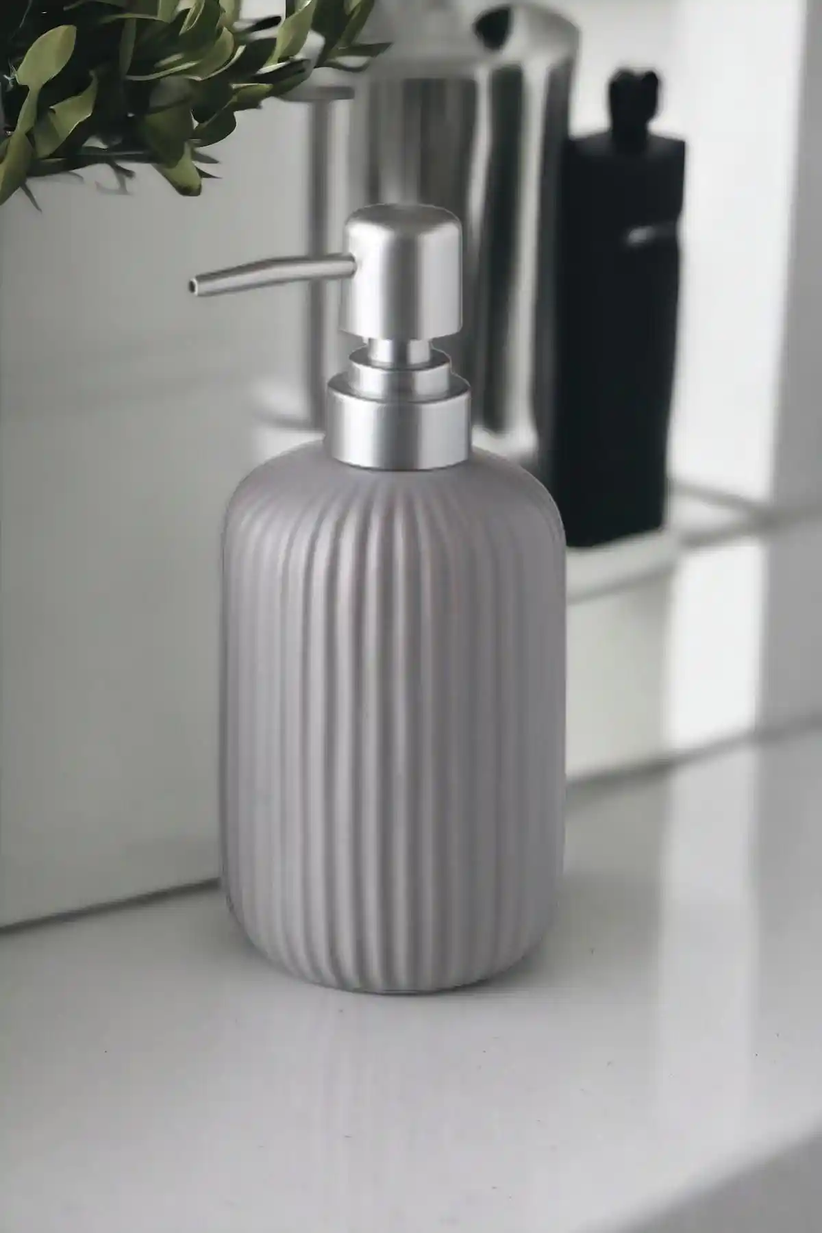 Gri Sıvı Sabunluk ile Dekorasyonunuza Şıklık Katmanın Modern Yolları