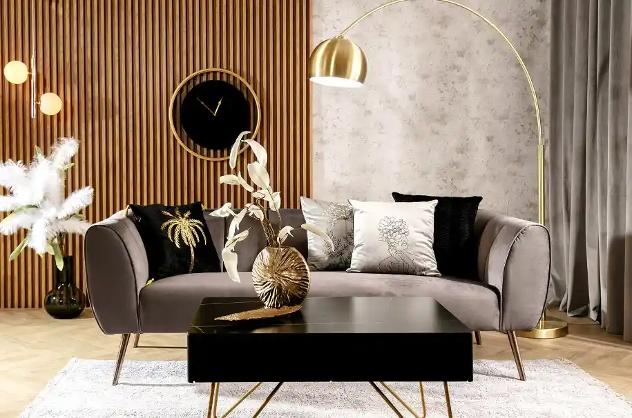 Gri ve Gold Renklerinin Uyumu ile Şık ve Modern Salon Dekorasyonu Önerileri