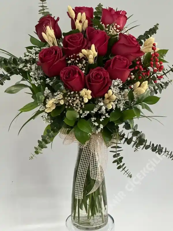 Gül Aranjmanlarıyla Dekorasyonda Zarafet ve Doğallığın Buluşması