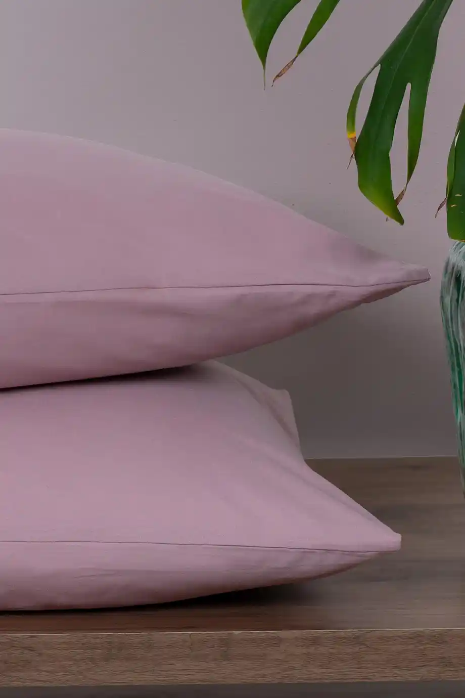 Gül Kurusu Rengi Yastık Kılıfı ile Ev Dekorasyonuna Zarif Dokunuşlar