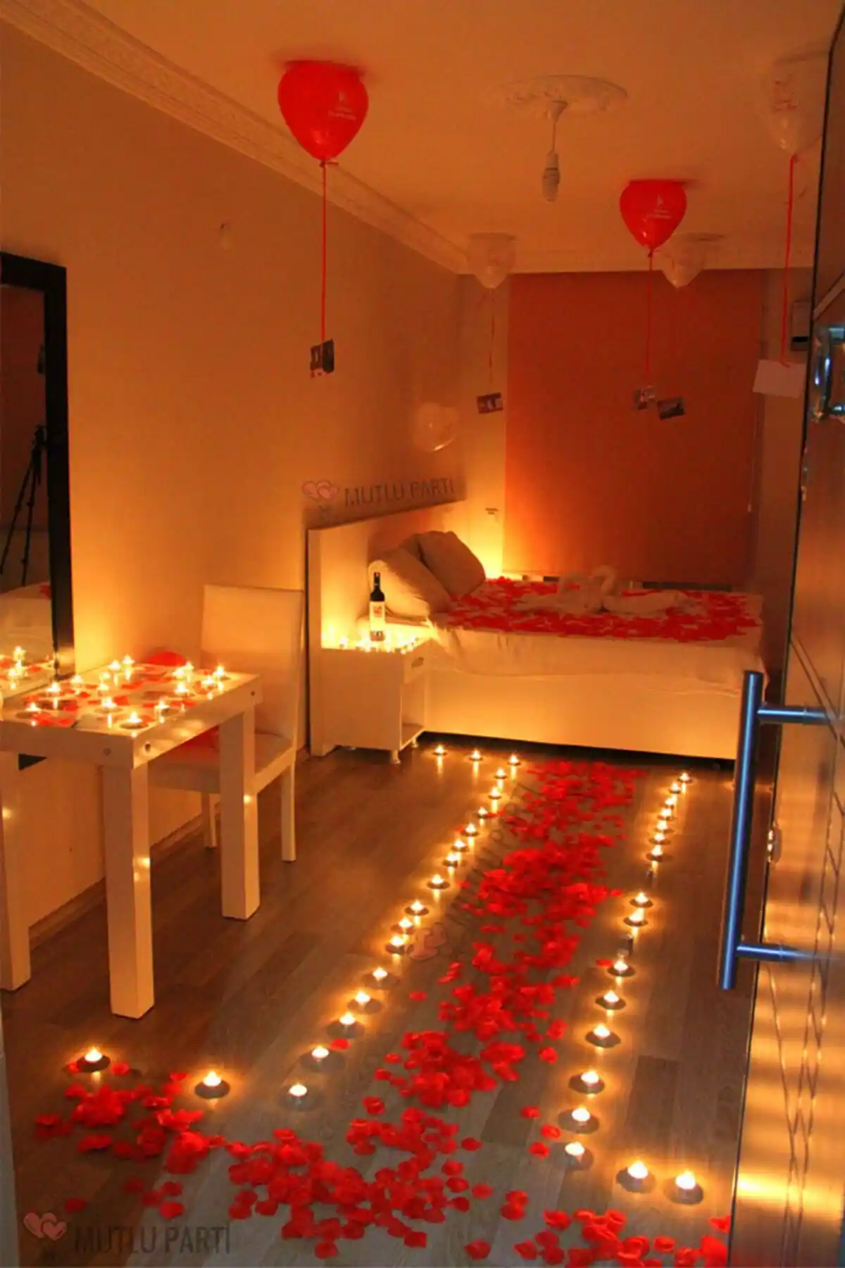 Gül Yaprağıyla Yatak Odası Süsleme: Doğal ve Şık Bir Dekorasyon Yöntemi