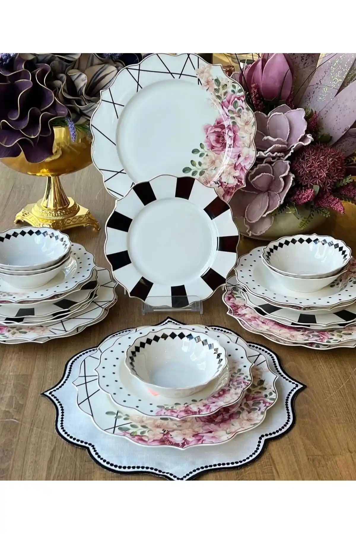 Güllü Yemek Takımıyla Dekorasyonda Zarafet ve Şıklık Sağlayan Yöntemler