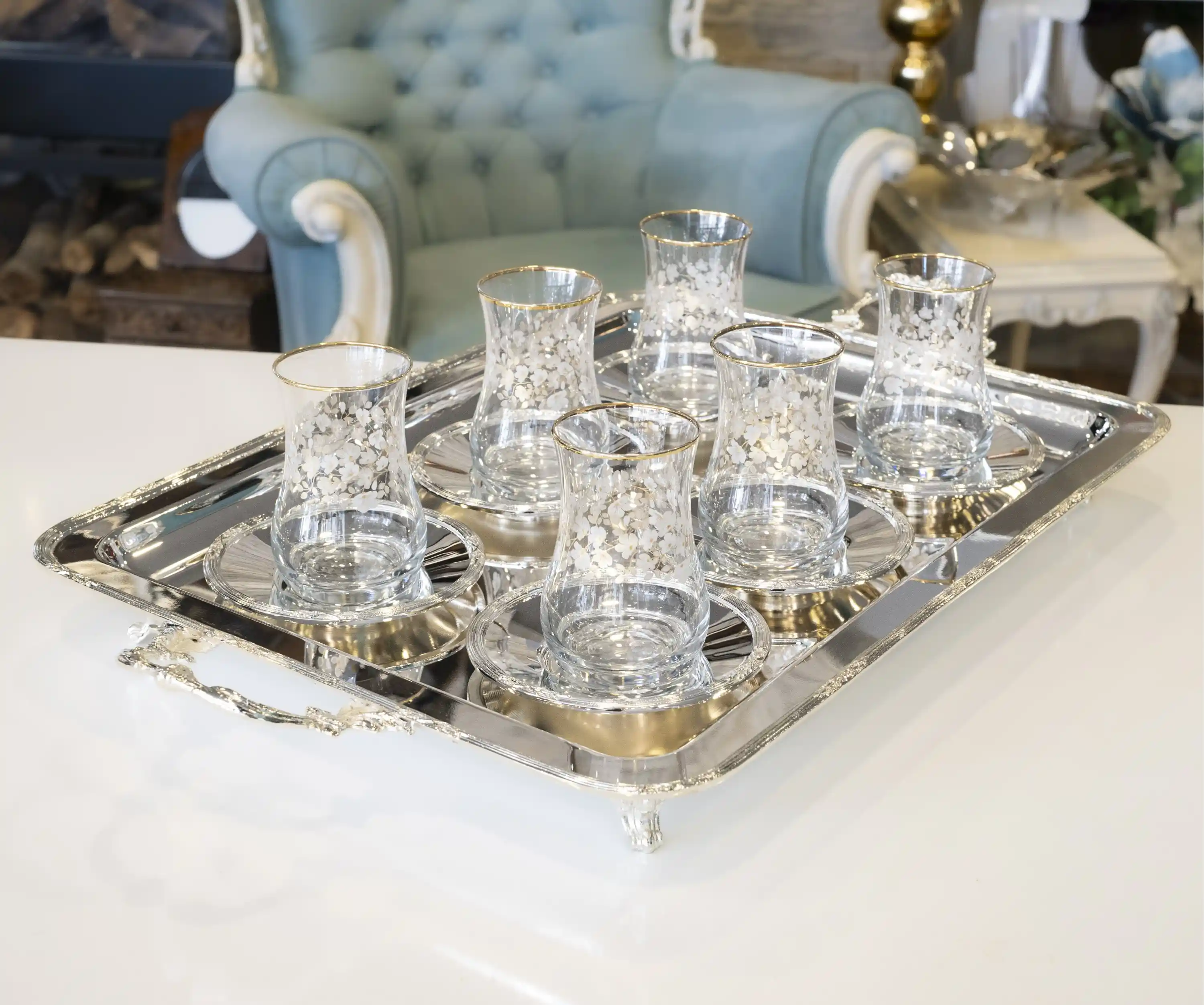 Gümüş Çay Tepsisi Dekorasyonda Zarafet ve İşlevselliğin Buluşması