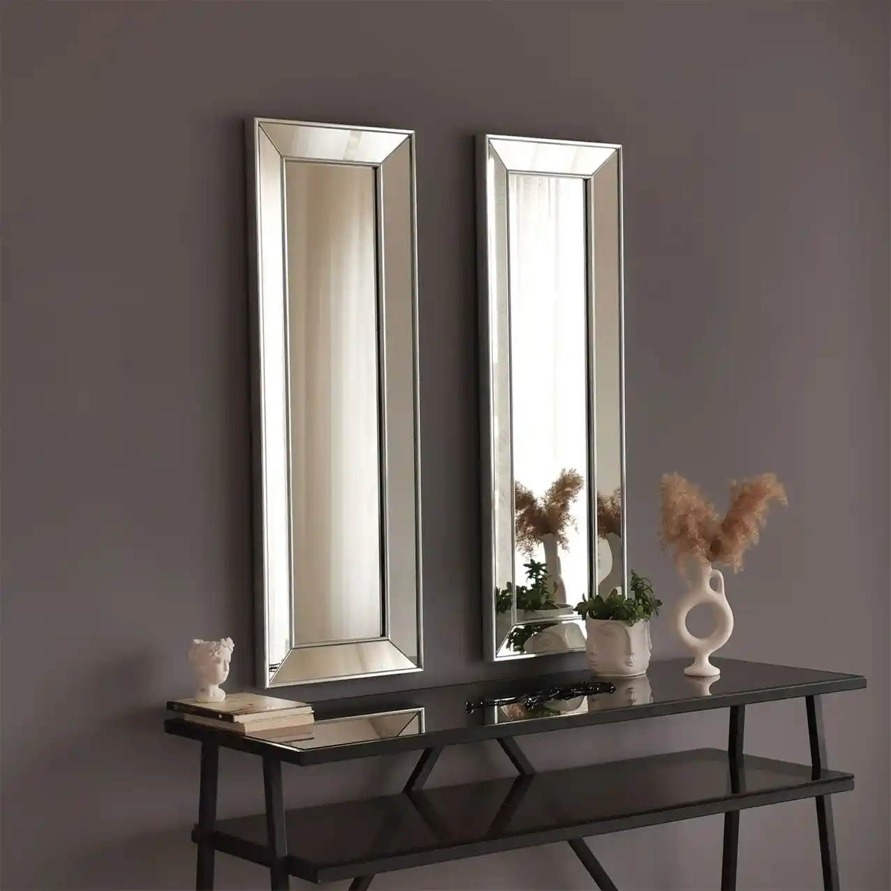 Gümüş Çerçeveli Aynalar ile Dekorasyonda Zarafetin Şık ve Fonksiyonel Kullanımı