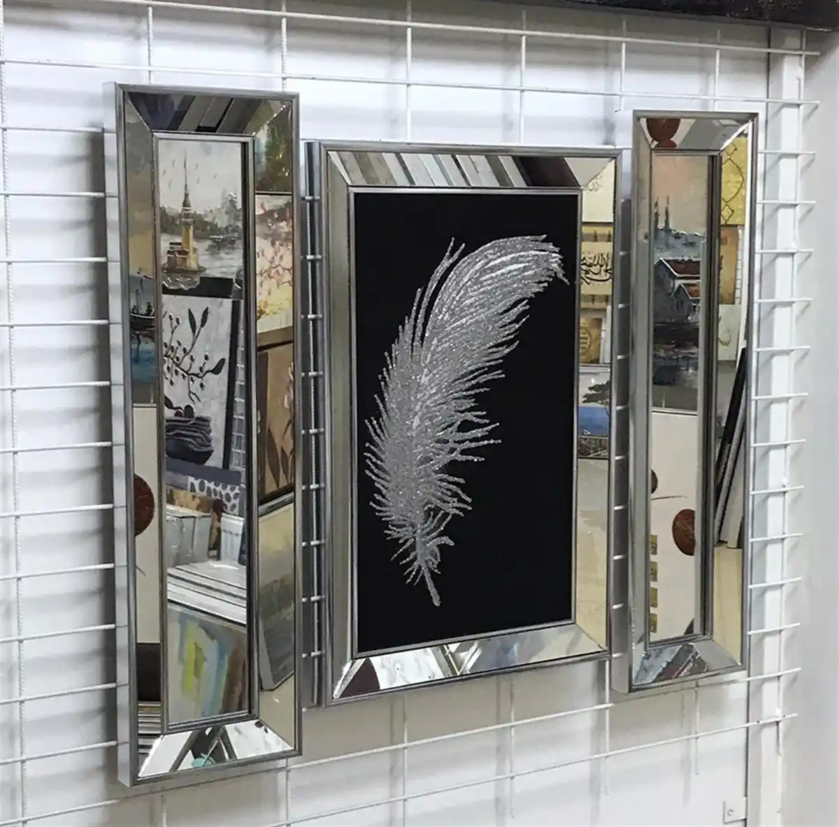 Gümüş Çerçeveli Tablo Dekorasyonu: Zarafet ve Şıklığın Modern ve Klasik Seçenekleri