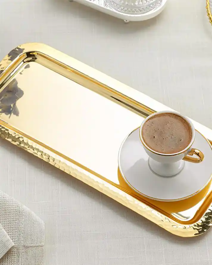 Gümüş Kaplama Tepsi ile Dekorasyonda Zarif ve Şık Detaylar Yaratmak