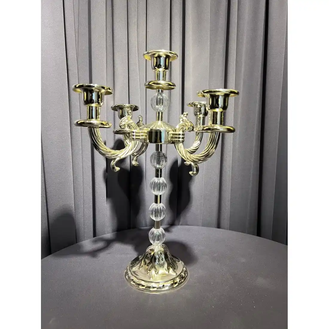 Gümüş Mumluklar Dekorasyonda Zarafet ve Şıklığın Simgesi Oluyor