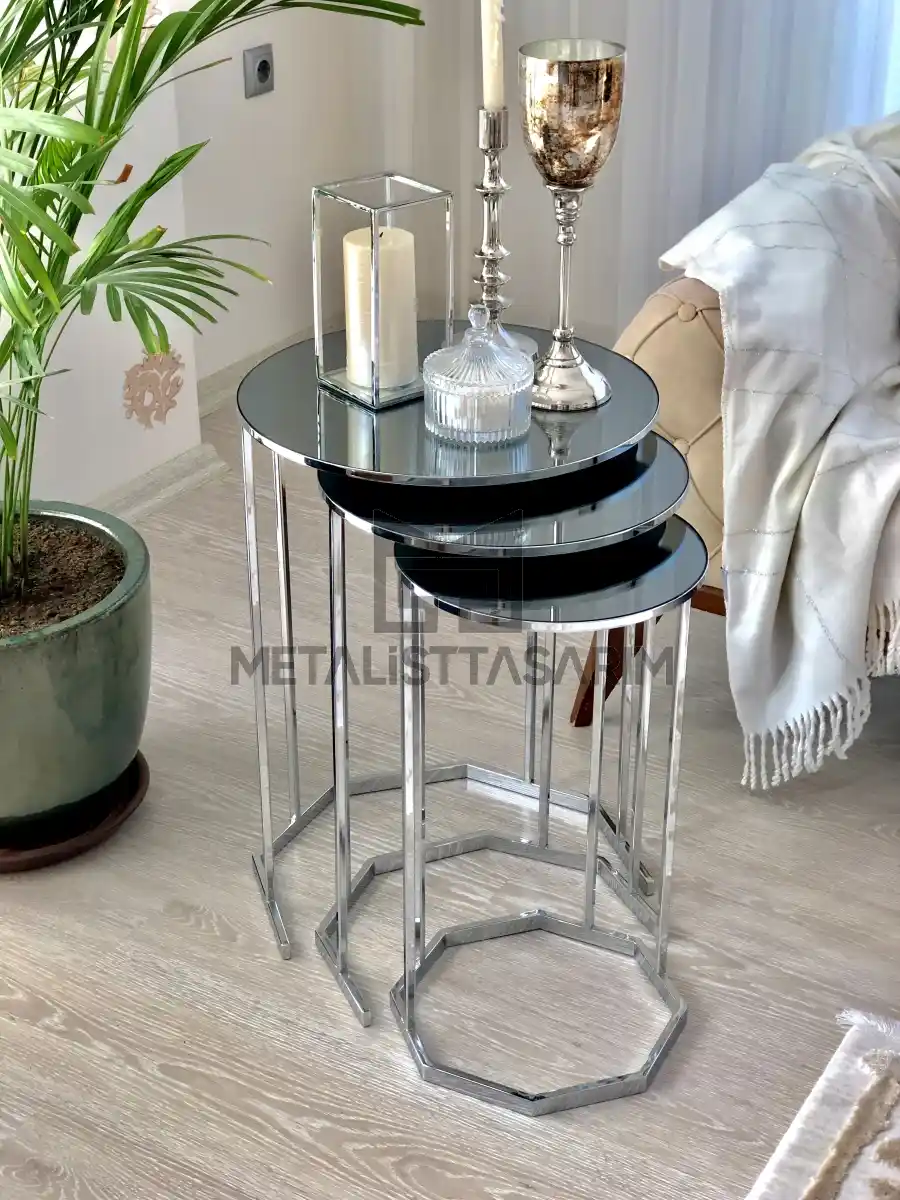 Gümüş Renkli Aynalı Zigon Sehpa ile Modern Dekorasyonunuzu Tamamlayın