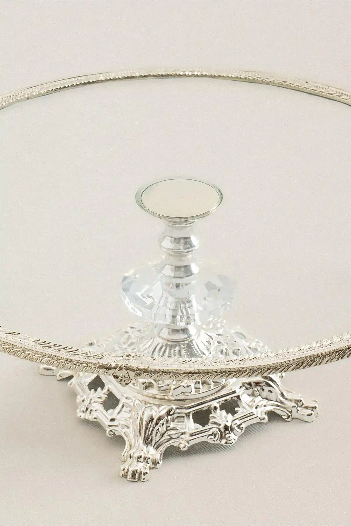 Gümüş Sunumluklar ile Dekorasyonunuza Zarafet ve Şıklık Katın