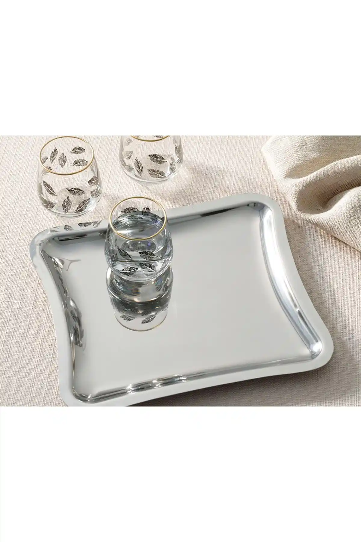 Gümüş Tepsi ile Evinize Şıklık Katmanın Yolları ve Dekorasyon İpuçları