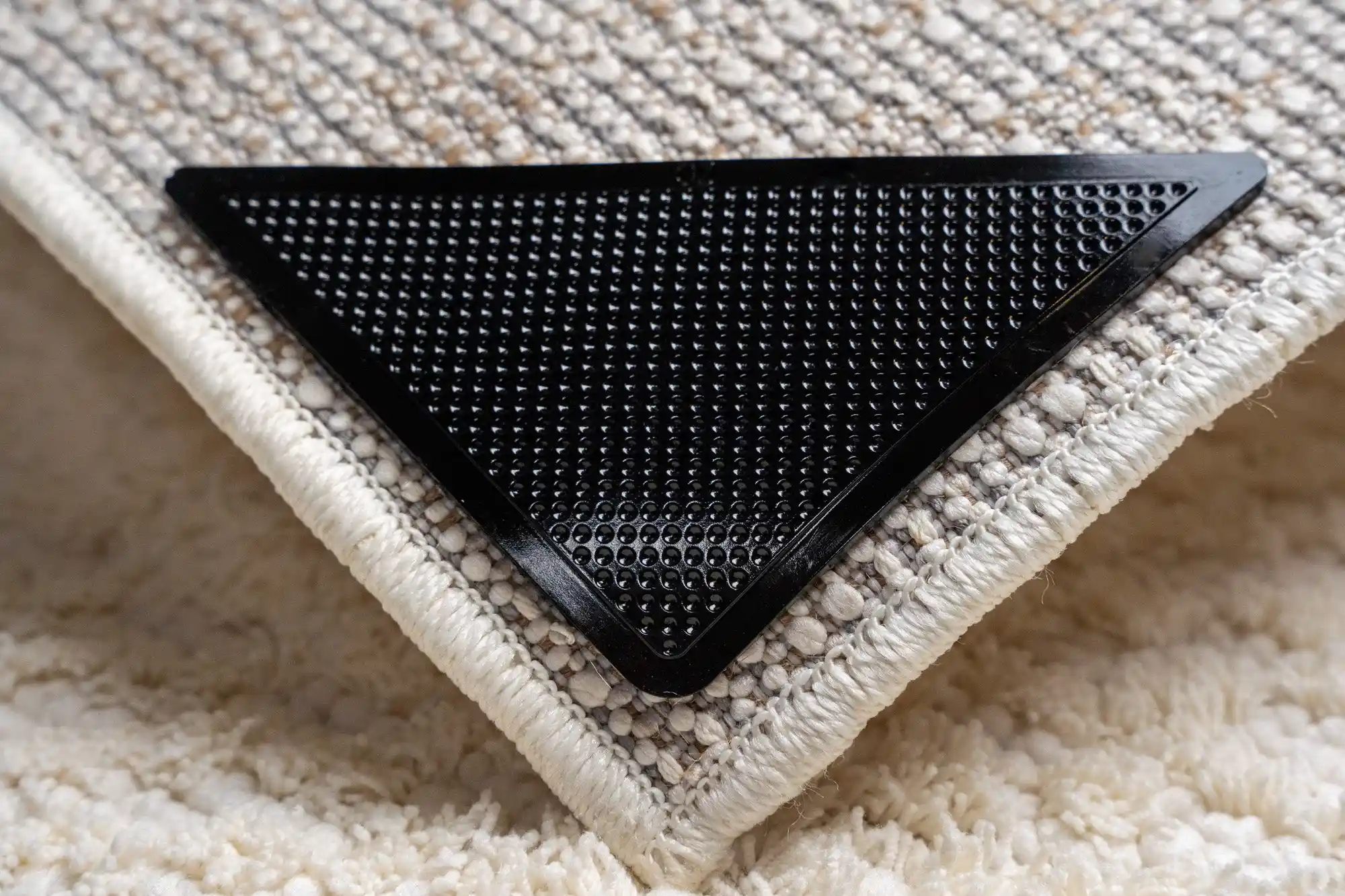 Halı Kaydırmaz Ürünleri ile Güvenliği Artıran ve Dekorasyonu Tamamlayan Çözümler