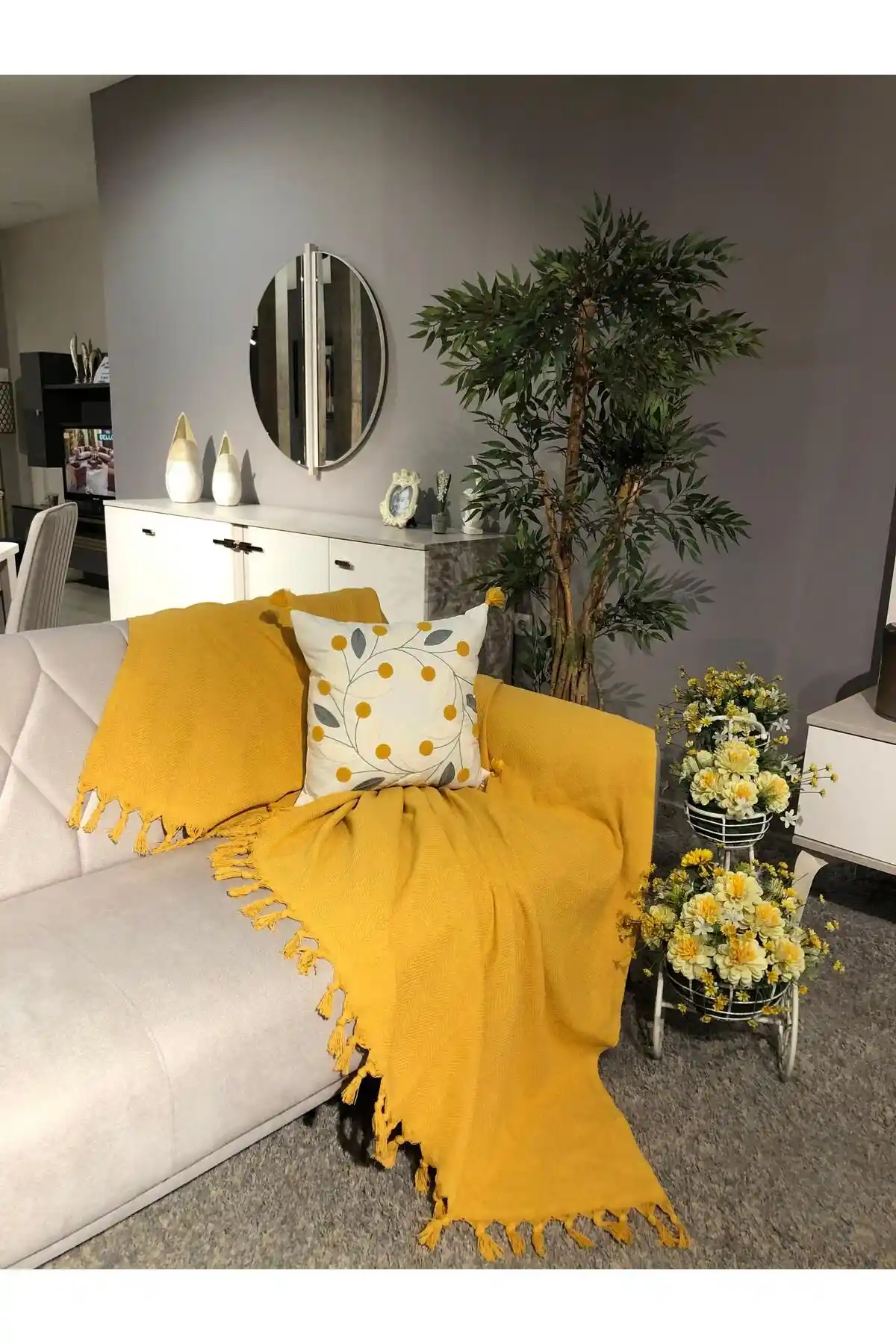 Hardal Sarısı Koltuk Örtüsü ile Modern ve Canlı Dekorasyon Fikirleri