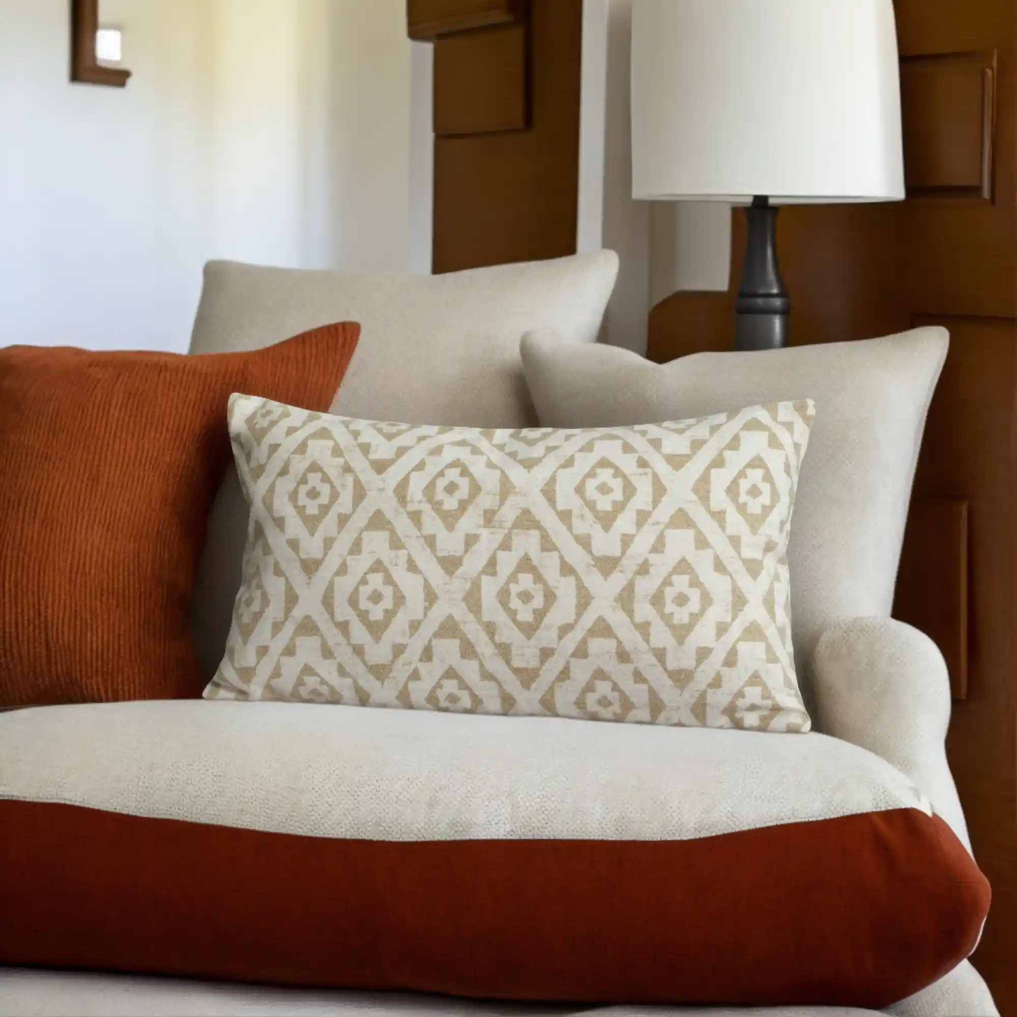 Hardal Sarısı Yastık Kılıfı ile Dekorasyonunuzu Canlandırın ve Şıklık Katın