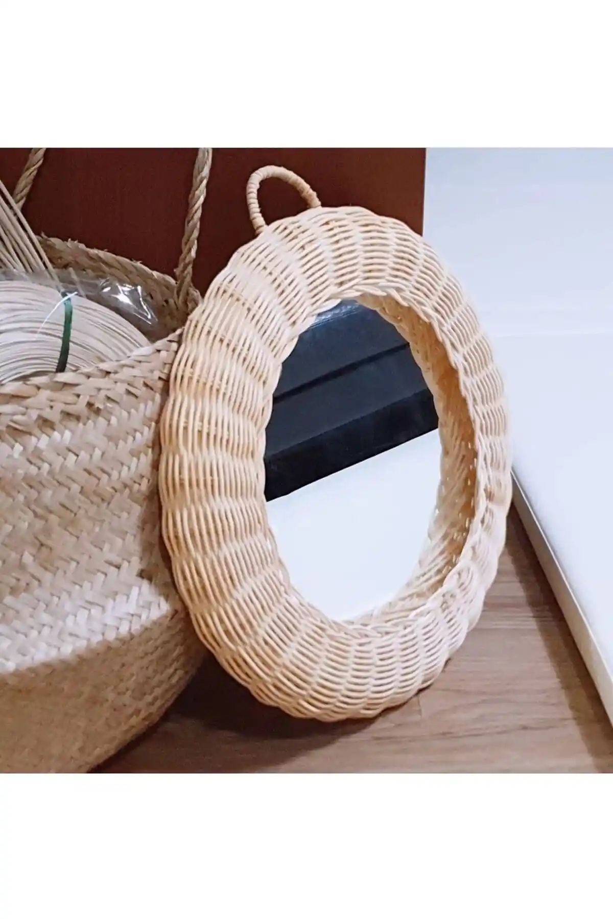 Hasır Aynalar ile Doğal ve Şık Dekorasyon Fikirleri ve Mekânlara Katkıları