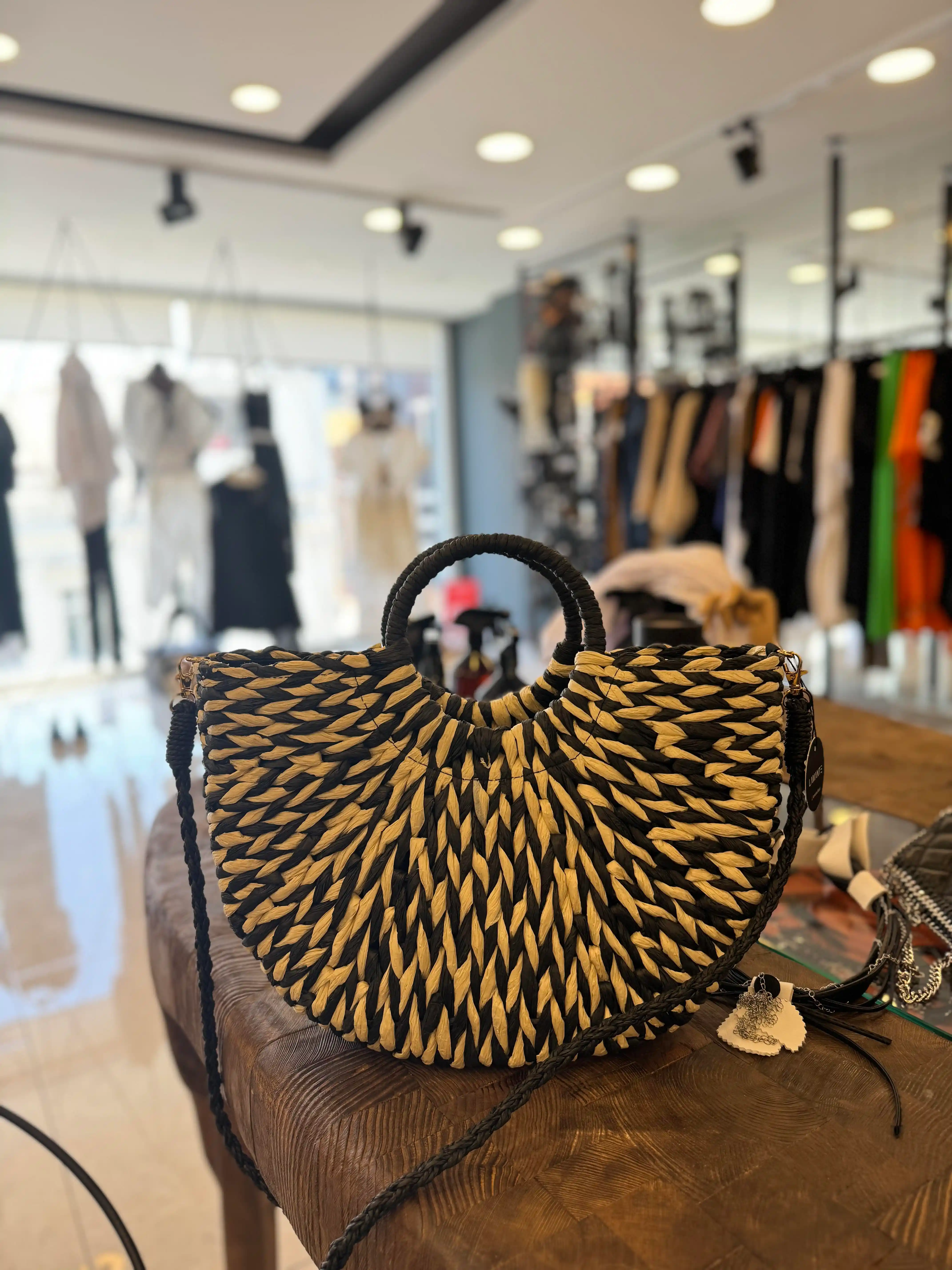 Hasır Çanta Dekorasyonda Doğal ve Şık Bir Detay Olarak Kullanım İpuçları