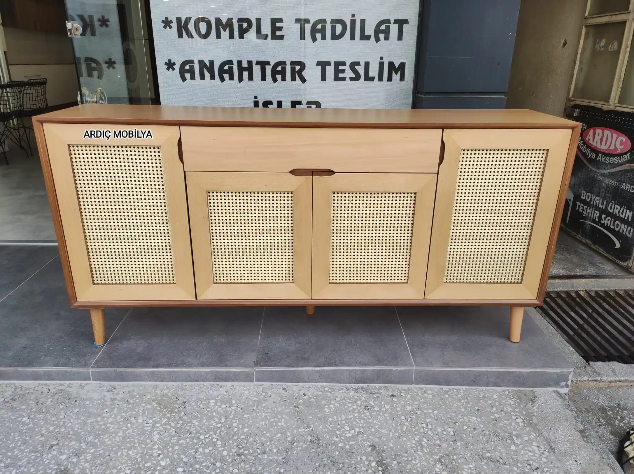 Hasır Konsol ile Doğal ve Şık Dekorasyon Çözümleri Sunar