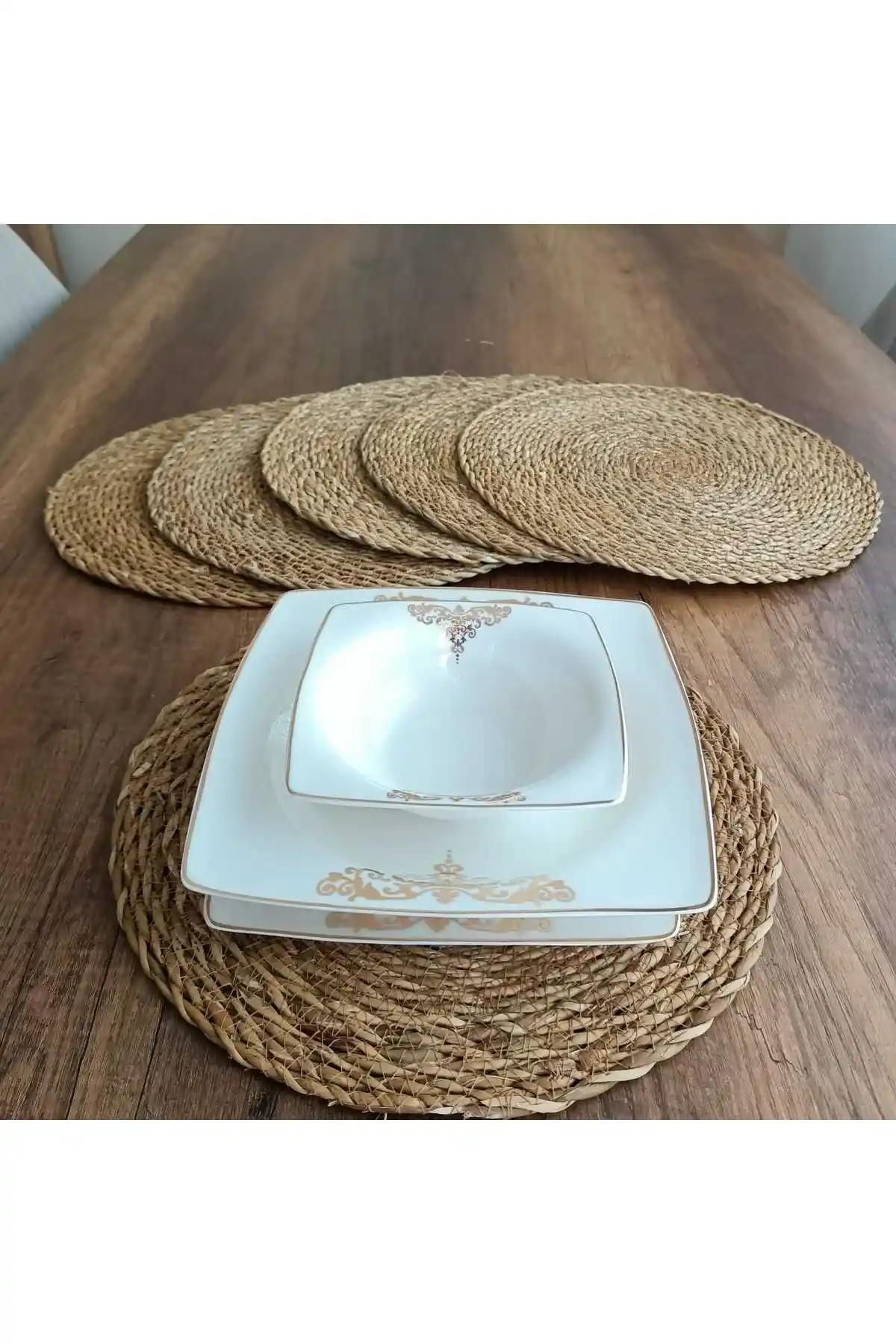 Hasır Masa Dekorasyonu: Doğal ve Şık Bir Atmosfer Yaratmanın Yolları