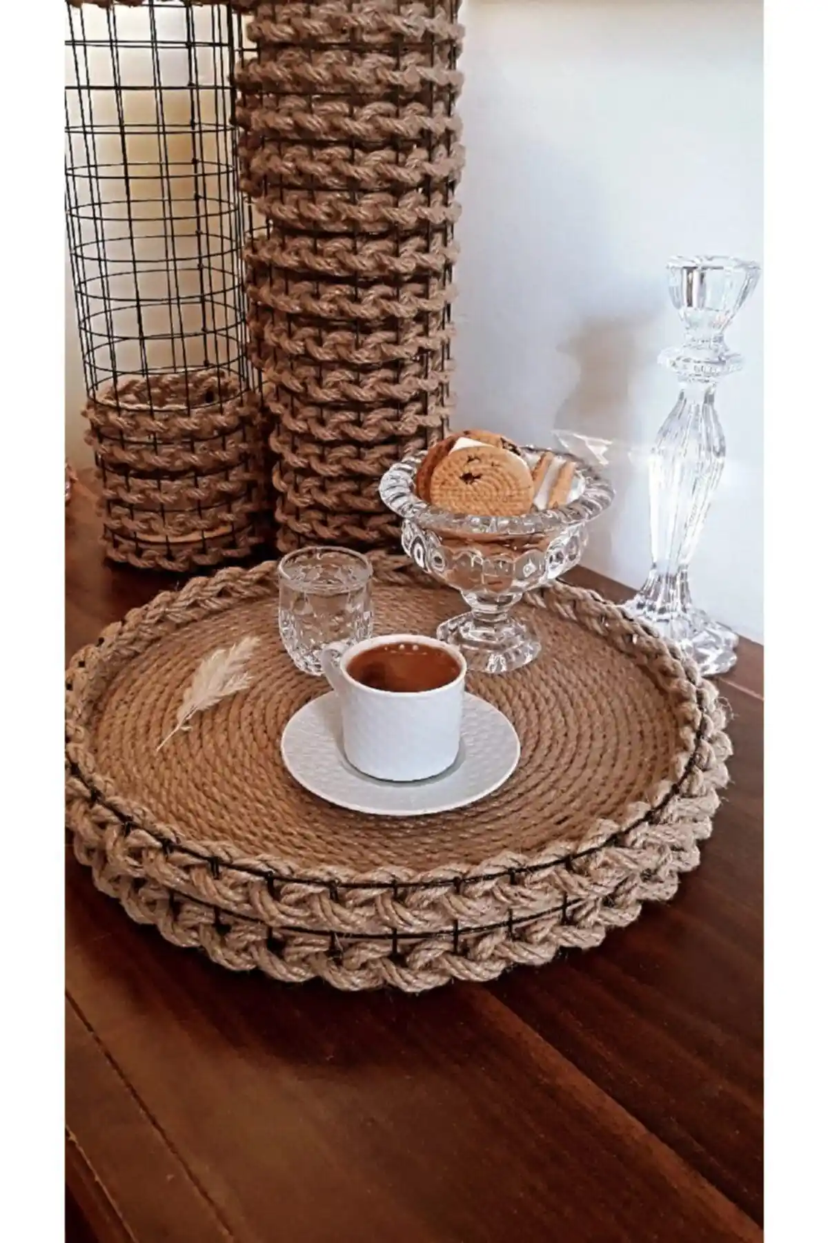 Hasır Tepsi Modelleri ile Ev Dekorasyonunuzu Şık ve Doğal Bir Şekilde Yenileyin