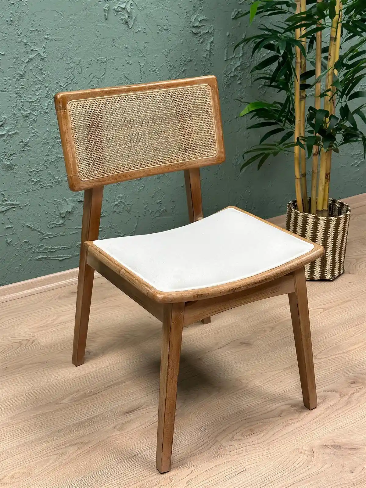 Hasırlı Sandalye Modelleri: Dekorasyonunuza Doğal ve Şık Dokunuşlar Katın