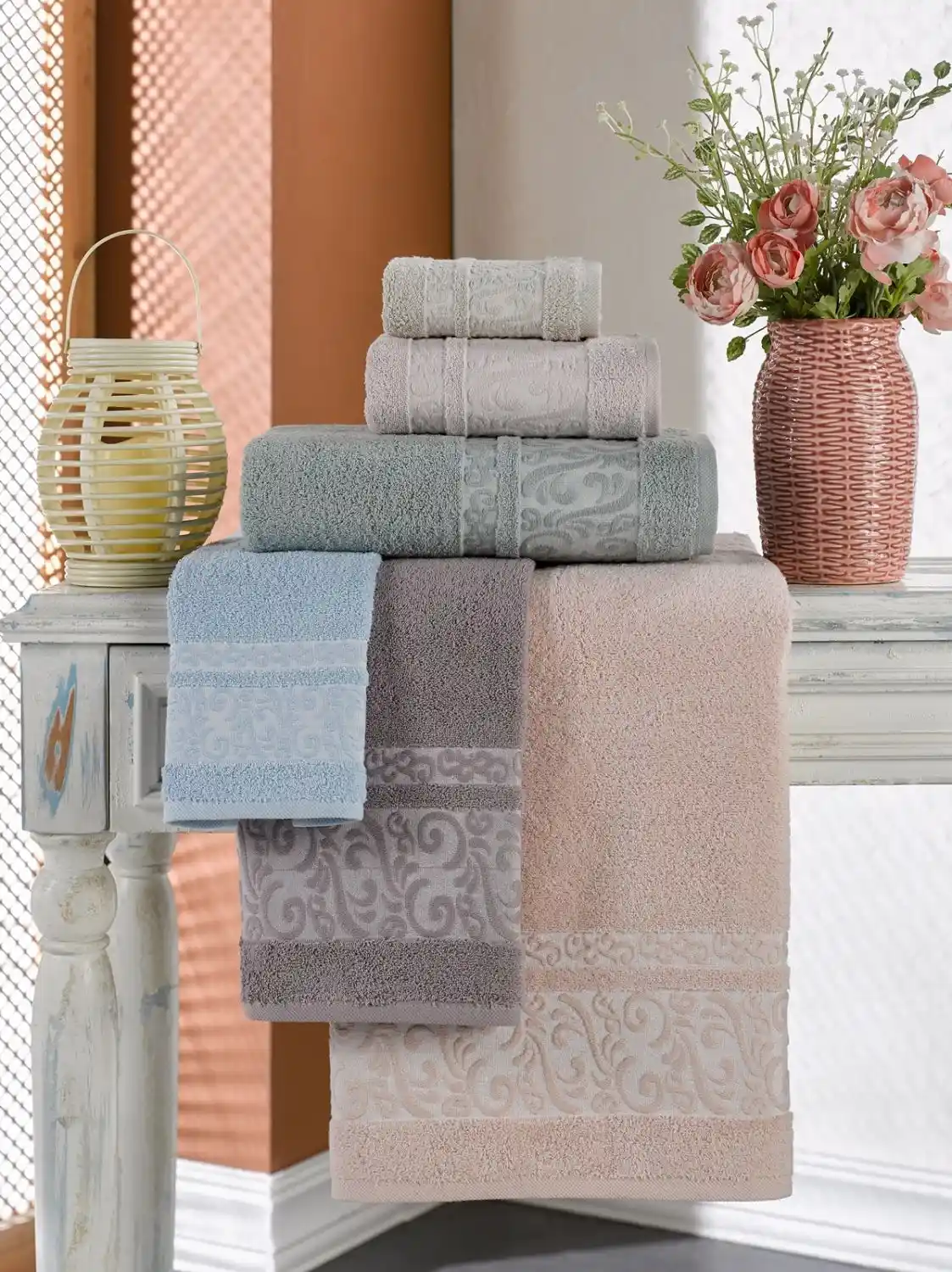 Havluların Dekorasyondaki Rolü: Estetik ve Fonksiyonelliğin Uyumuyla Banyo Şıklığı