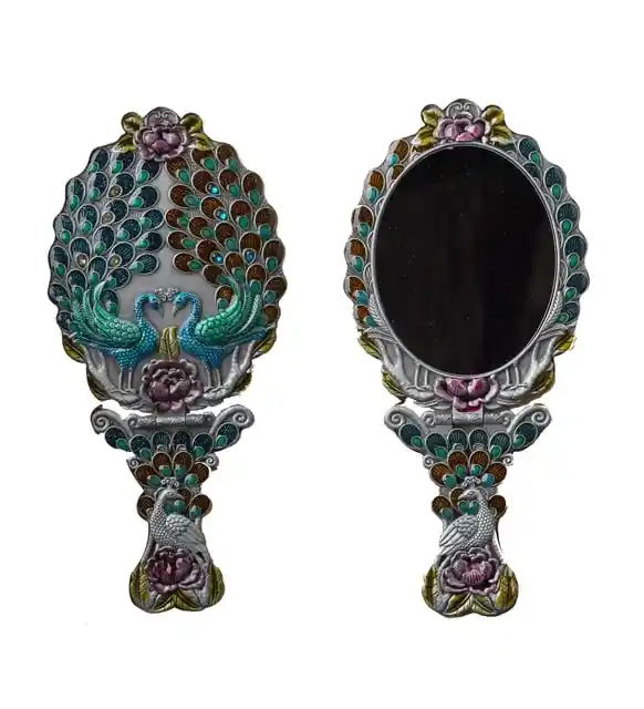 Hediye Aynalar ile Dekorasyonda Şıklık ve Anlam Katmanın En İyi Yolları