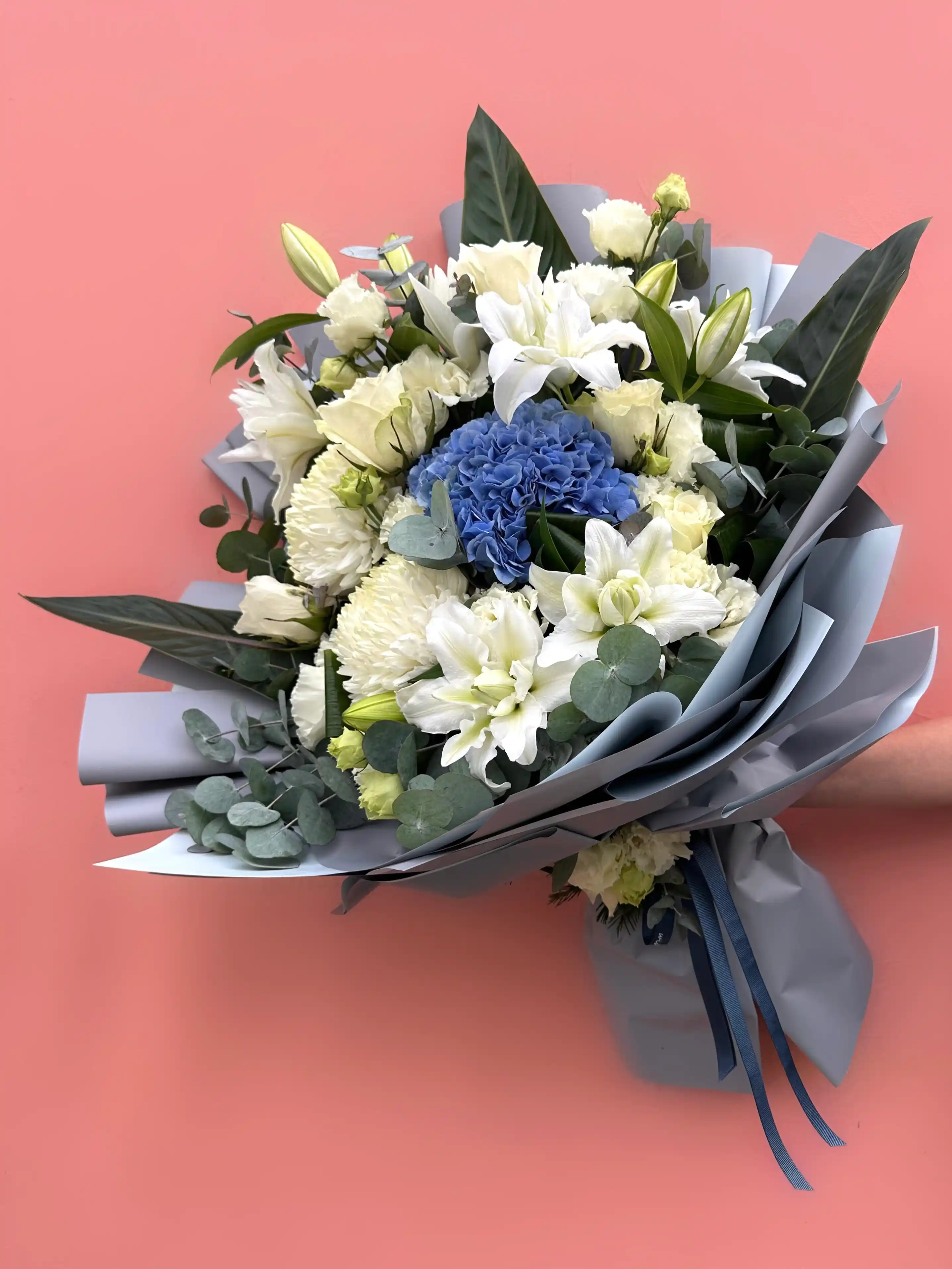 Hediye Çiçeklerle Dekorasyonda Zarafet ve Anlam Yaratma Rehberi