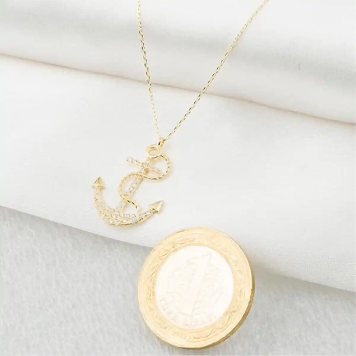 Hediye Kolye Dekorasyon ve Anlam Katmanın Zarif Yolu