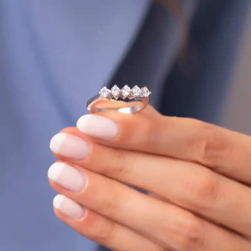 Hediye Yüzükleri ile Dekorasyonda Zarafet ve Şıklık Yaratmanın Yolları