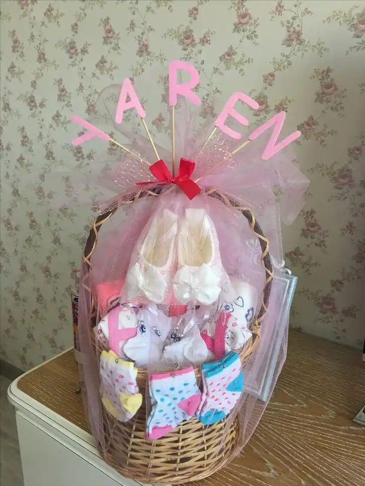 Hediyelik Bebek Sepetleri: Şık ve Duygusal Bebek Hediyesi Seçenekleri