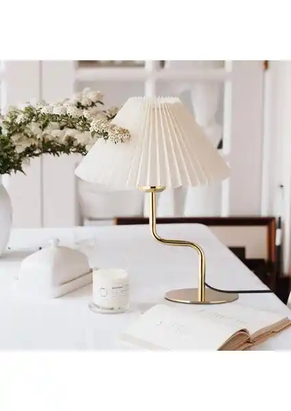 Homing Lille Gold Abajur Krem Renkli Tasarım ve Fonksiyonellik Bir Arada