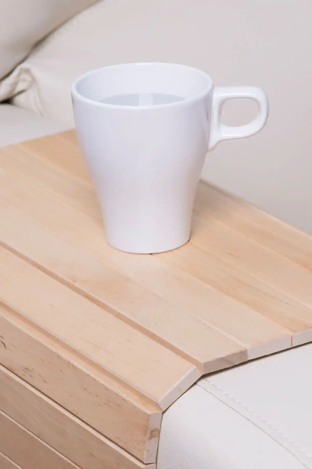 IKEA Koltuk Tepsisi ile Dekorasyonda Şıklık ve Pratiklik Bir Arada