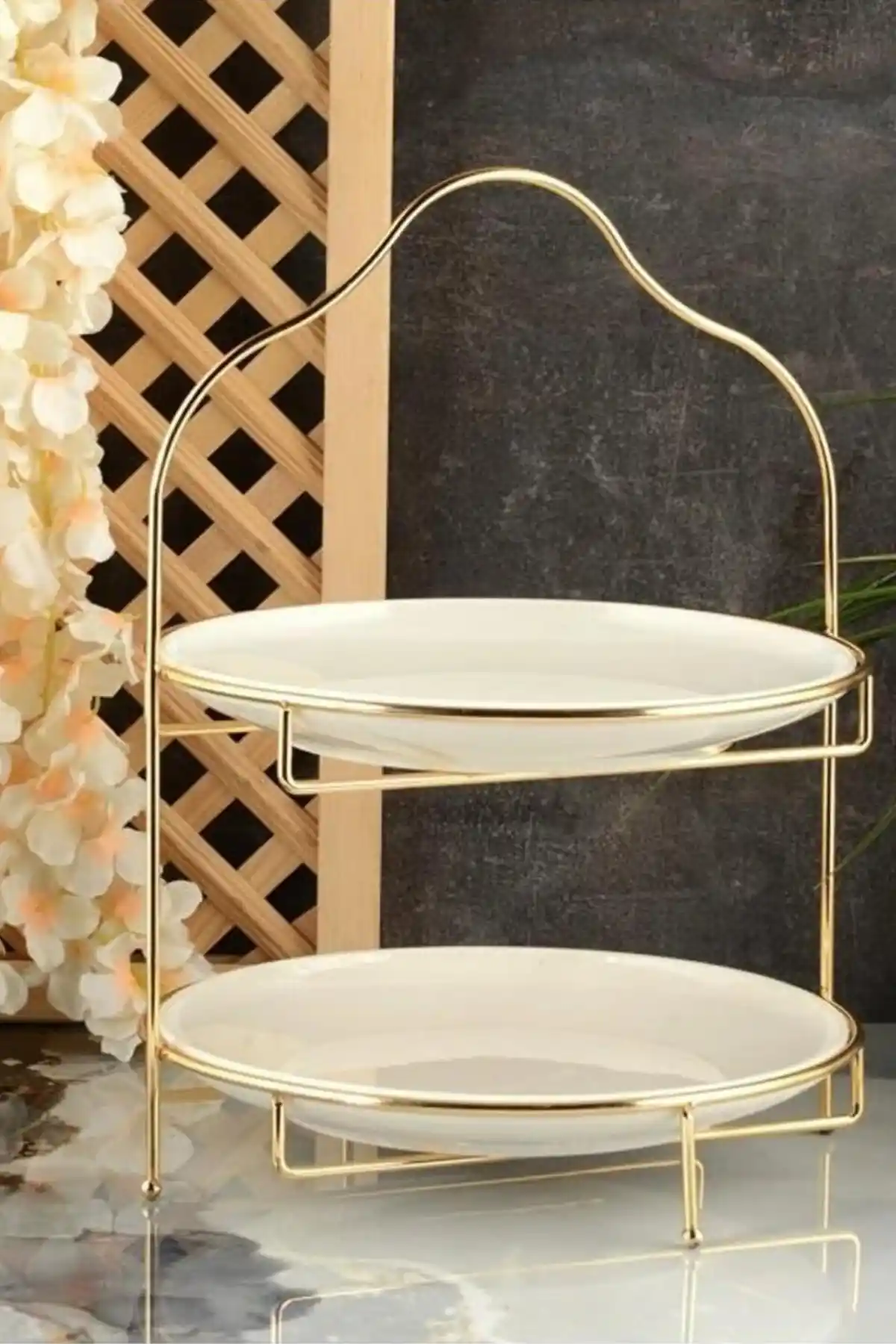 İki Katlı Gold Sunumluklar ile Dekorasyonda Zarafet ve Şıklık Yaratın