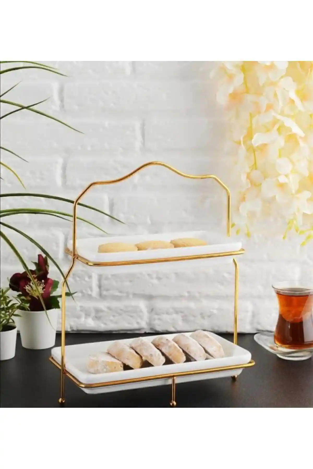 İki Katlı Gold Sunumluklarla Sofralarınıza Zarif ve Fonksiyonel Dokunuşlar