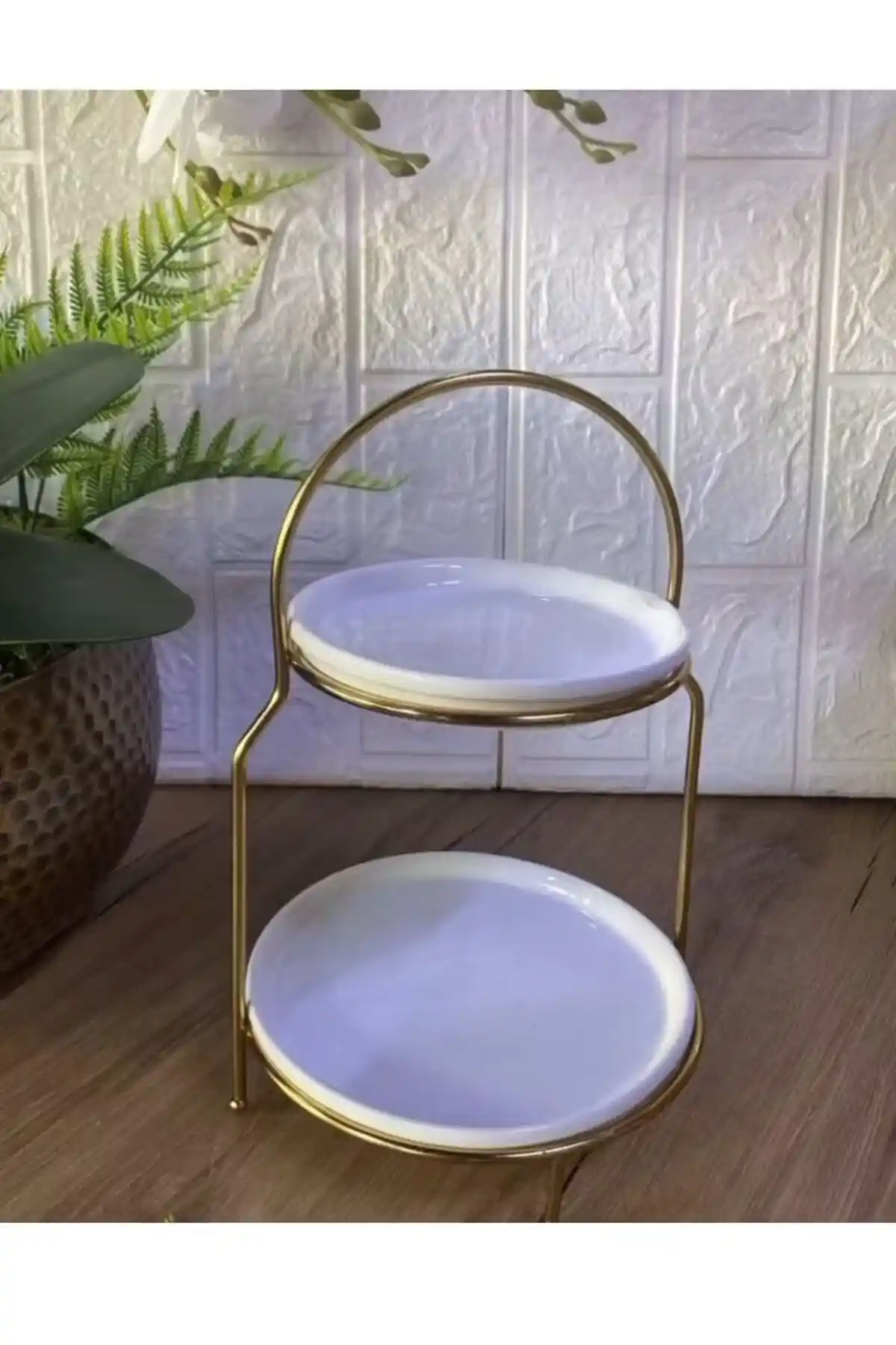 İki Katlı Porselen Sunumluklar Dekorasyonda Şıklık ve Fonksiyonelliğin Buluşması