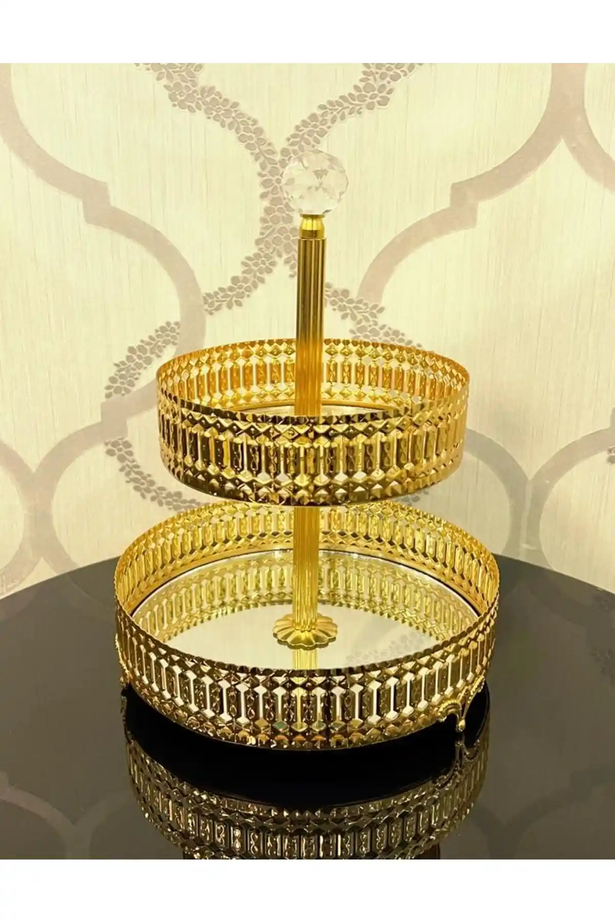 İki Katlı Şekerliklerle Dekorasyonda Şıklık ve Fonksiyonellik Sağlama Rehberi