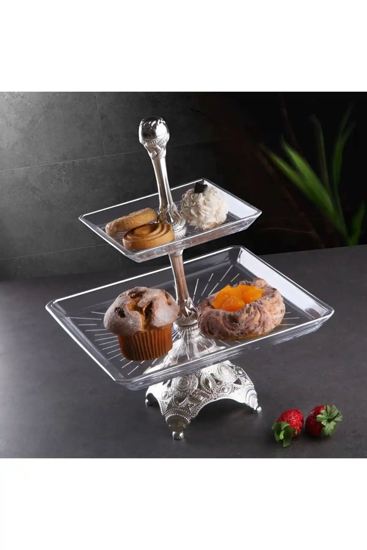 İki Katlı Sunum Tabağı Dekorasyonunda Modern ve Şık Çözümler ve Kullanım İpuçları