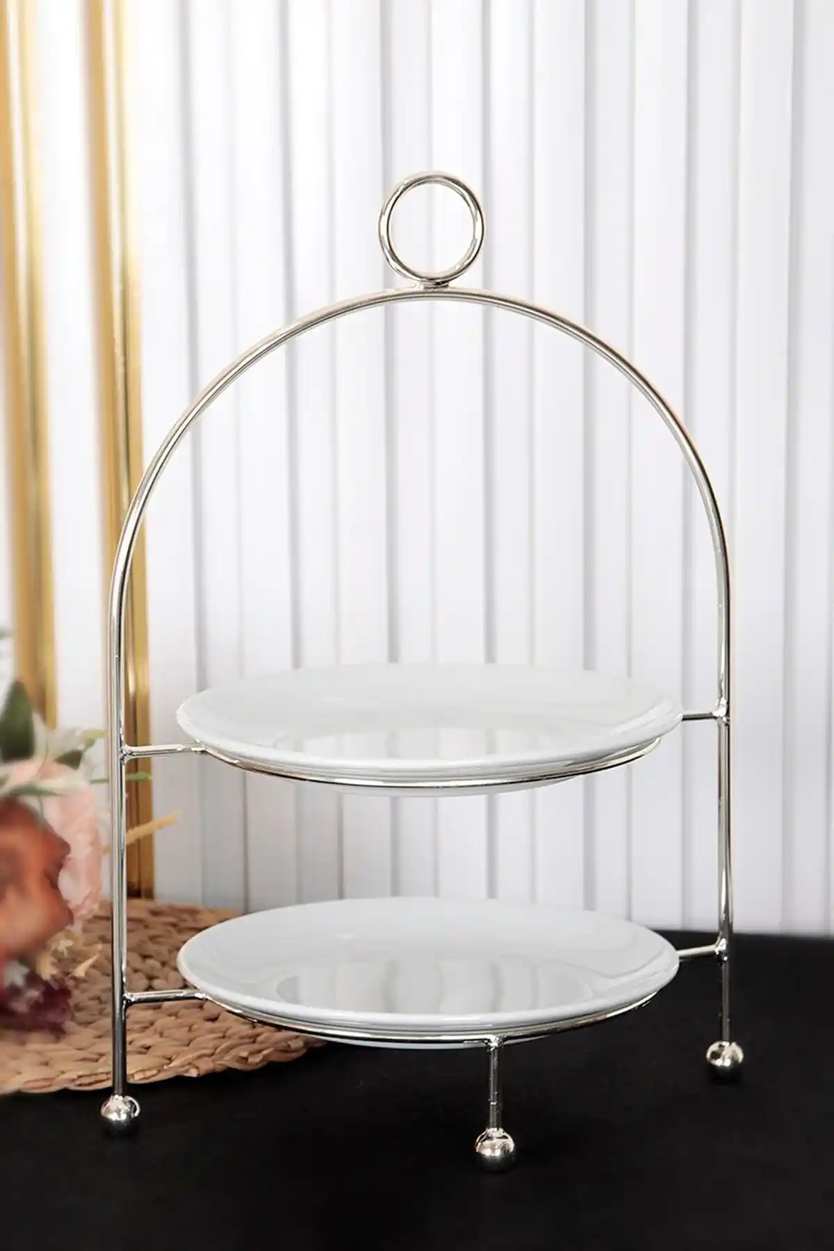 İki Katlı Sunumluklarla Sofralarınızı Şık ve İşlevsel Hale Getirin