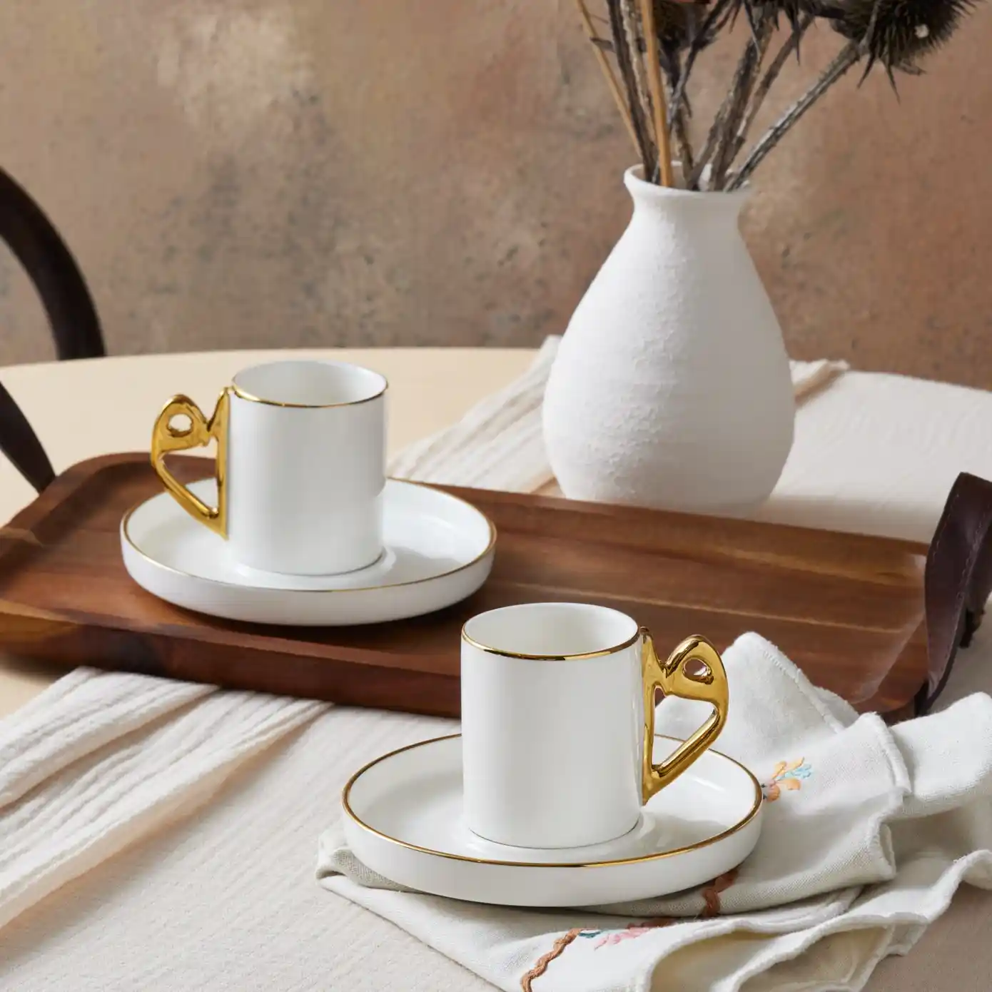 İki Kişilik Fincan Takımlarıyla Ev Dekorasyonunuzu Zenginleştirin ve Şıklık Katın