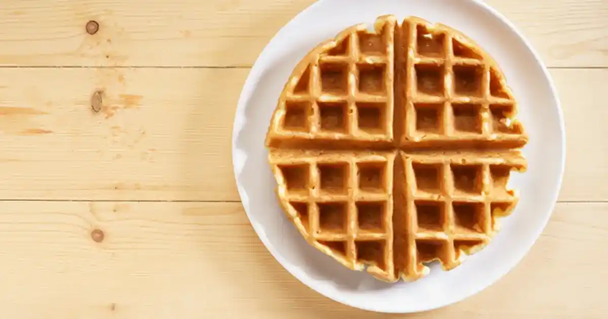 İki Kişilik Waffle Sunumu ve Dekorasyonunda Estetik ve Zarif Detaylar