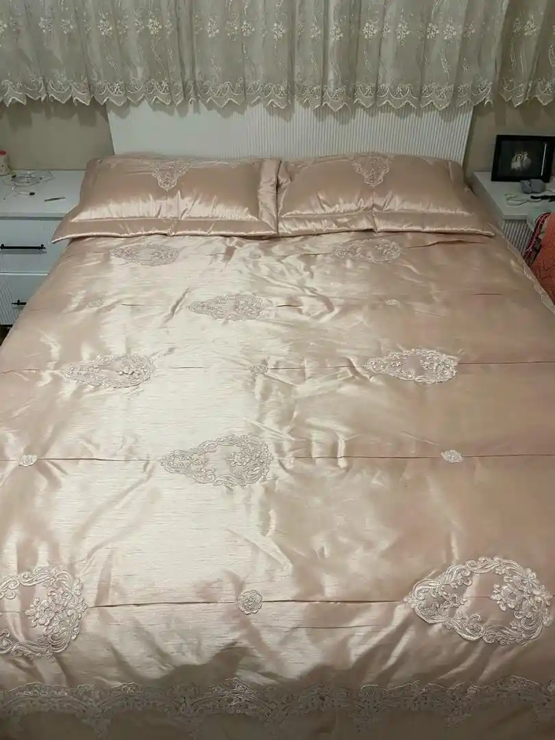 İkinci El Yatak Örtüleriyle Sürdürülebilir ve Şık Dekorasyon Çözümleri