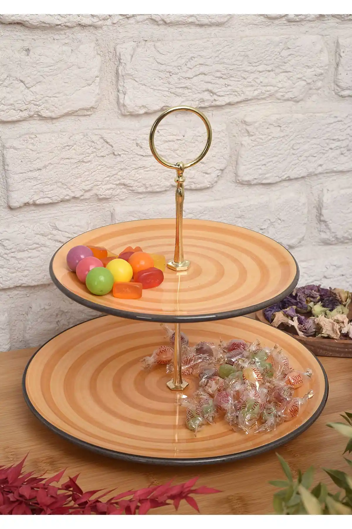 İkramlık Sunum Tabakları Dekorasyon ve Fonksiyonellik İçin En İyi Seçenekler