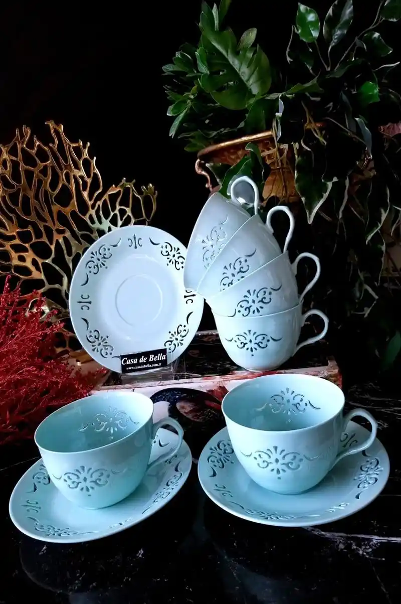 İnce Porselen Çay Fincanı Dekorasyonda Zarafet ve Şıklığın Anahtarı