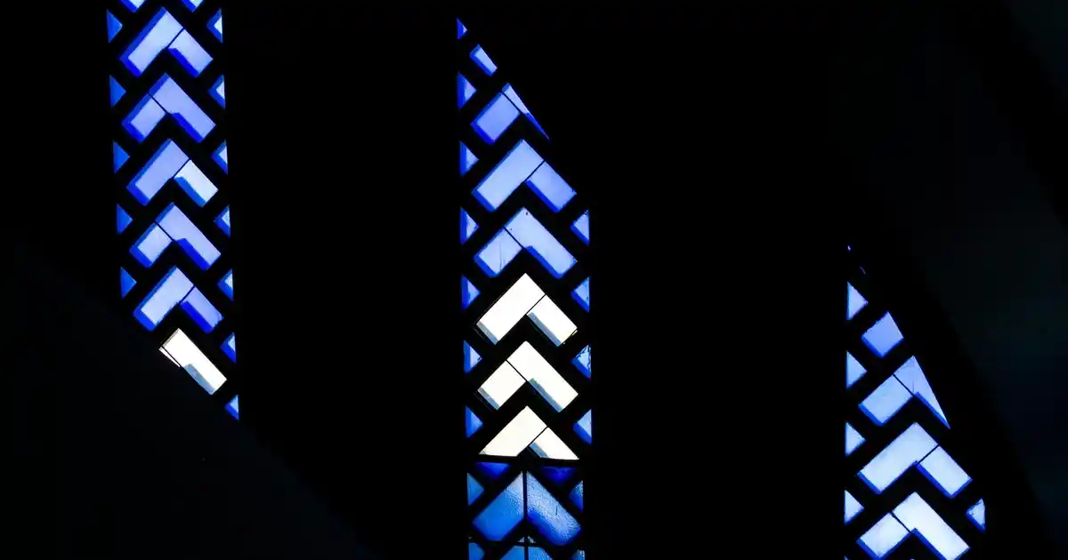 İnce Uzun Mumlarla Dekorasyonun Zarif Dokunuşları ve Trendleri