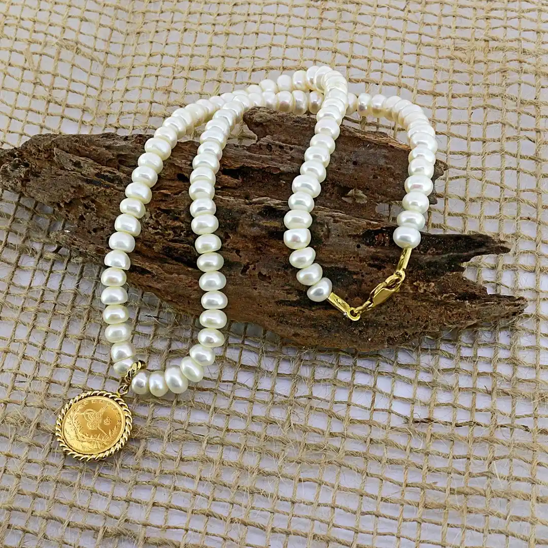 İnci Çeyrek Kolye ile Dekorasyonda Zarafet ve Şıklık Yaratma Rehberi