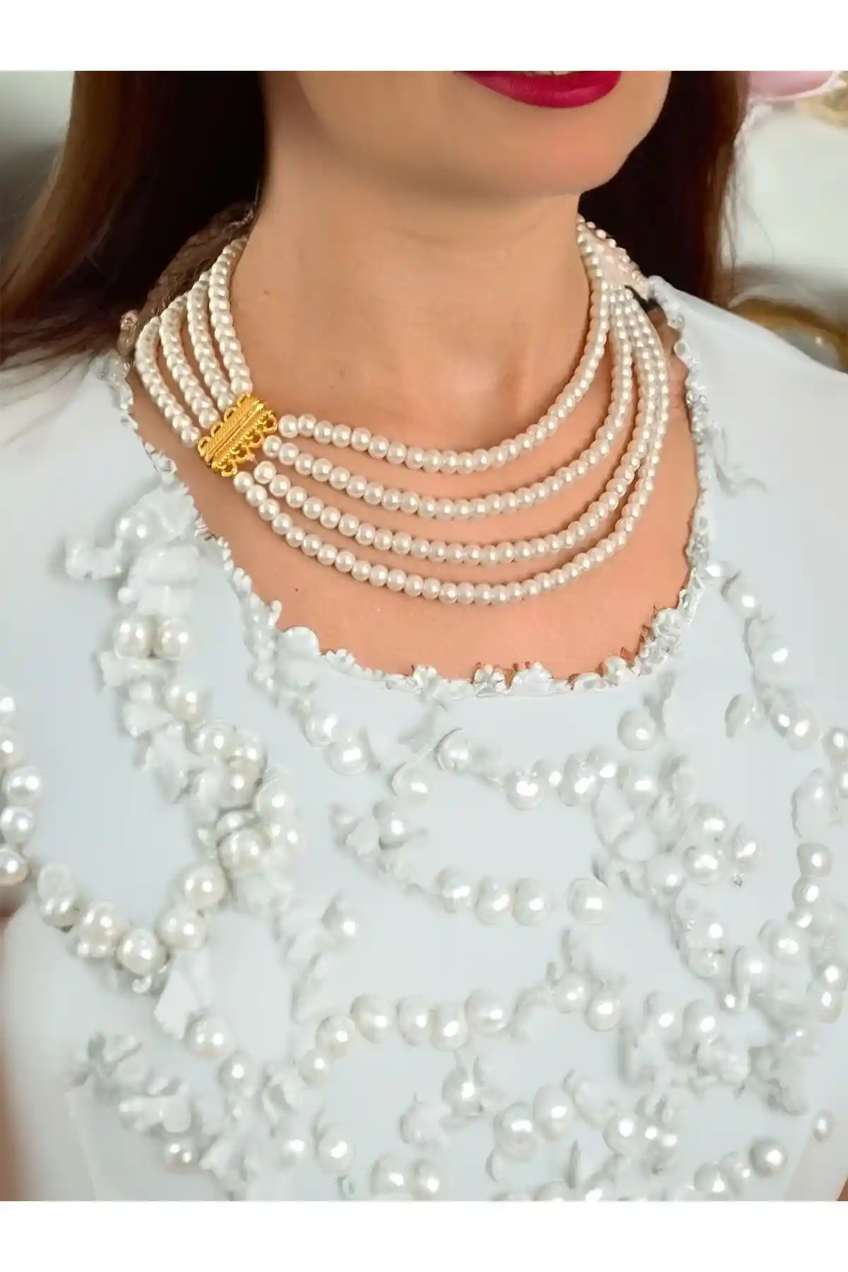 İnci Kolye Kombinasyonlarıyla Dekorasyonda Zarafeti Yansıtma Rehberi