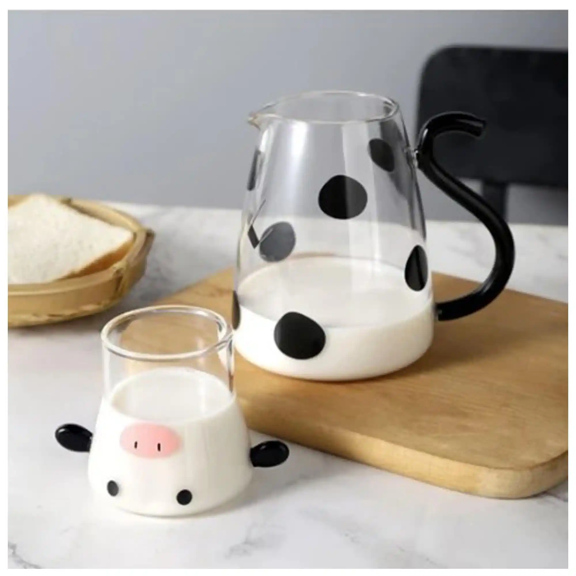 İnek Şekilli Cam Sürahiler ile Dekorasyonunuza Eğlence ve Fonksiyonellik Katın