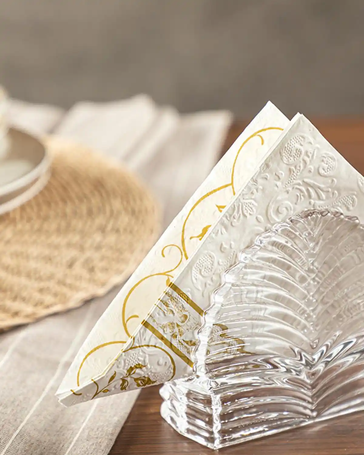 İngiliz Ev Dekorasyonunda Cam Peçetelik Kullanımı: Estetik ve Fonksiyonellik İpuçları