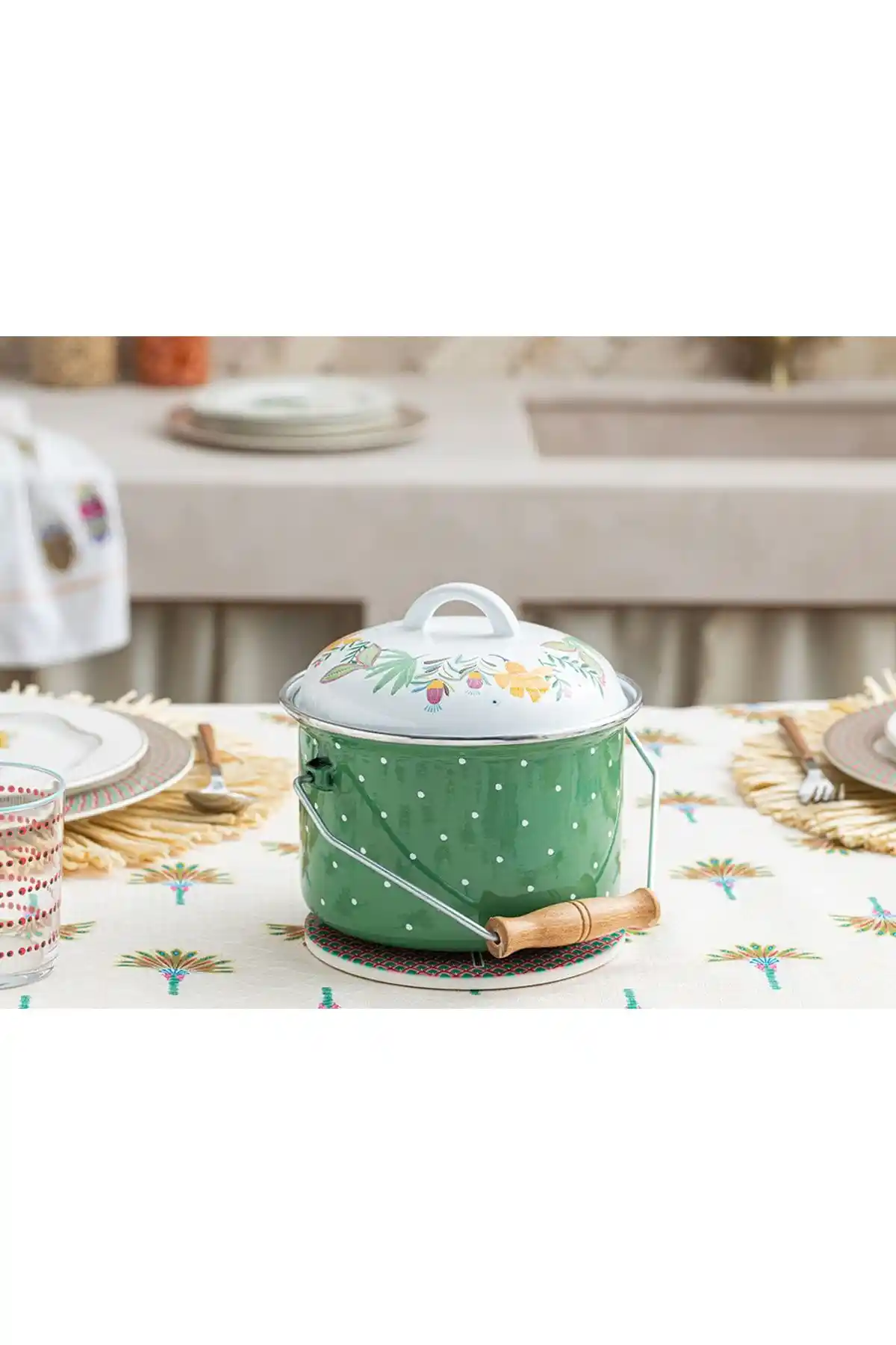 İngiliz Ev Dekorasyonunda Emaye Detaylarıyla Modern ve Şık Dokunuşlar