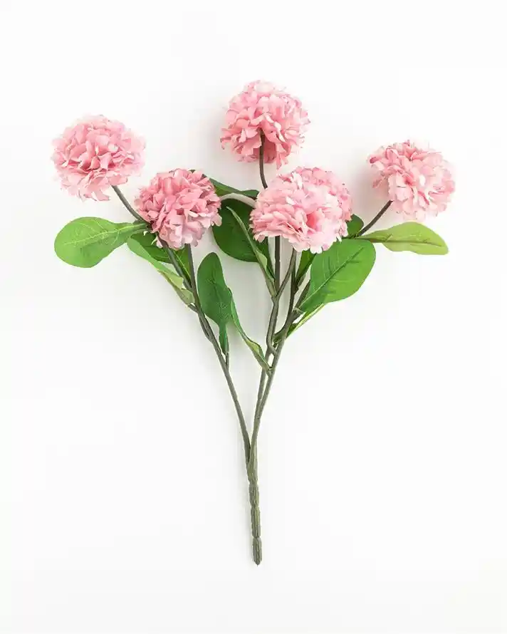 İngiliz Ev Dekorasyonunda Yapay Çiçeklerin Estetik ve Pratik Kullanımı