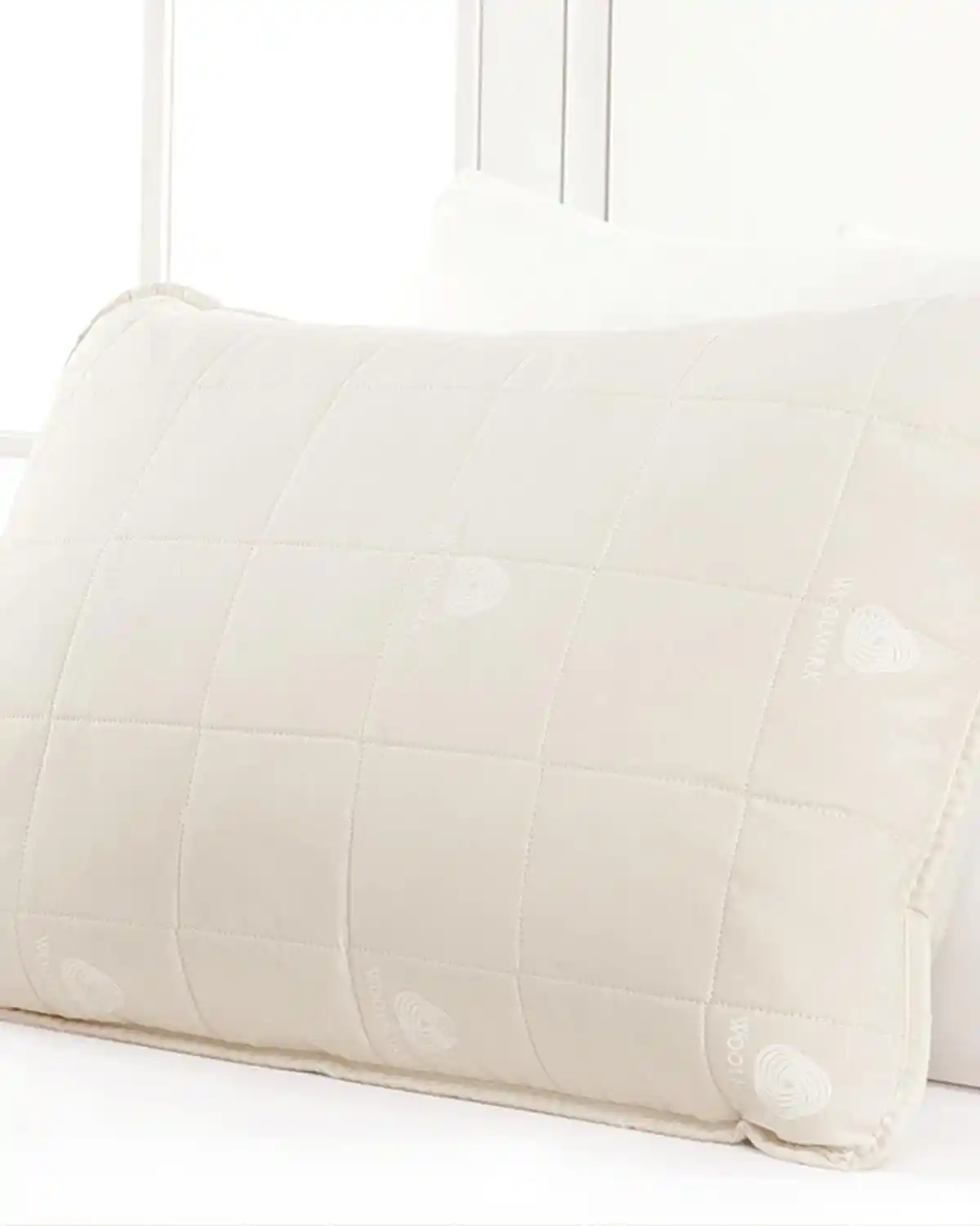 İngiliz Ev Dekorasyonunda Yün Yastıkların Estetik ve İşlevsel Rolü